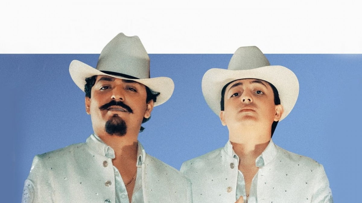 Sujeto amenaza con arma blanca a Los Dos Carnales durante concierto