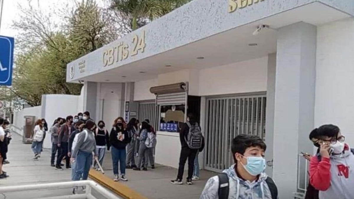 Regresan alumnos del CBTis 24 a clases presenciales tras brote de Covid-19