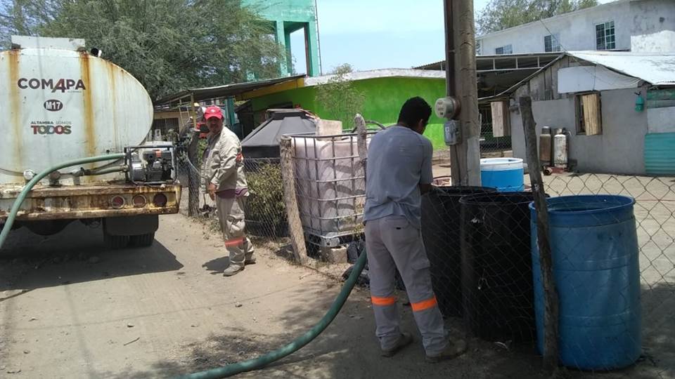 Con pipas surte agua la COMAPA Altamira a ejidos y comunidades rurales