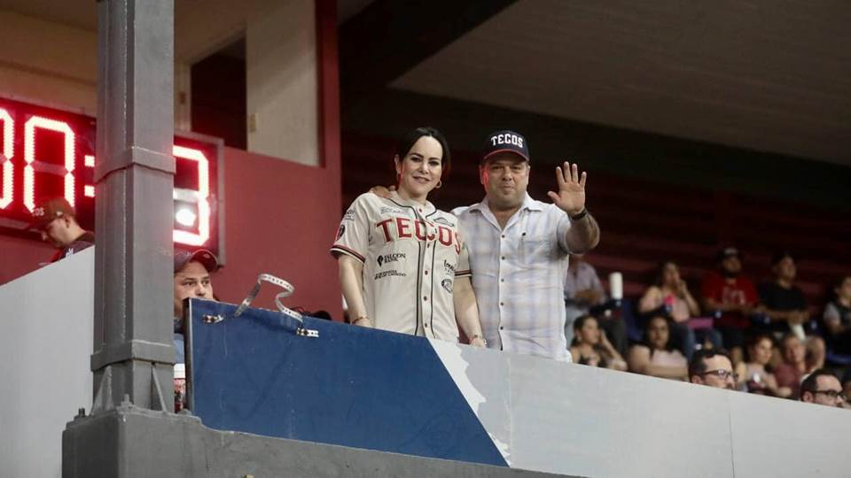 Disfrutan familias triunfo de Los Tecolotes y aniversario de la ciudad