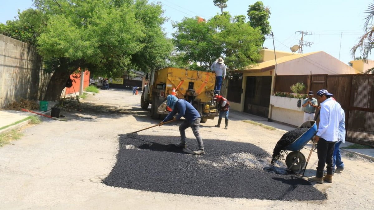 Realizan trabajos para mejorar calles victorenses 