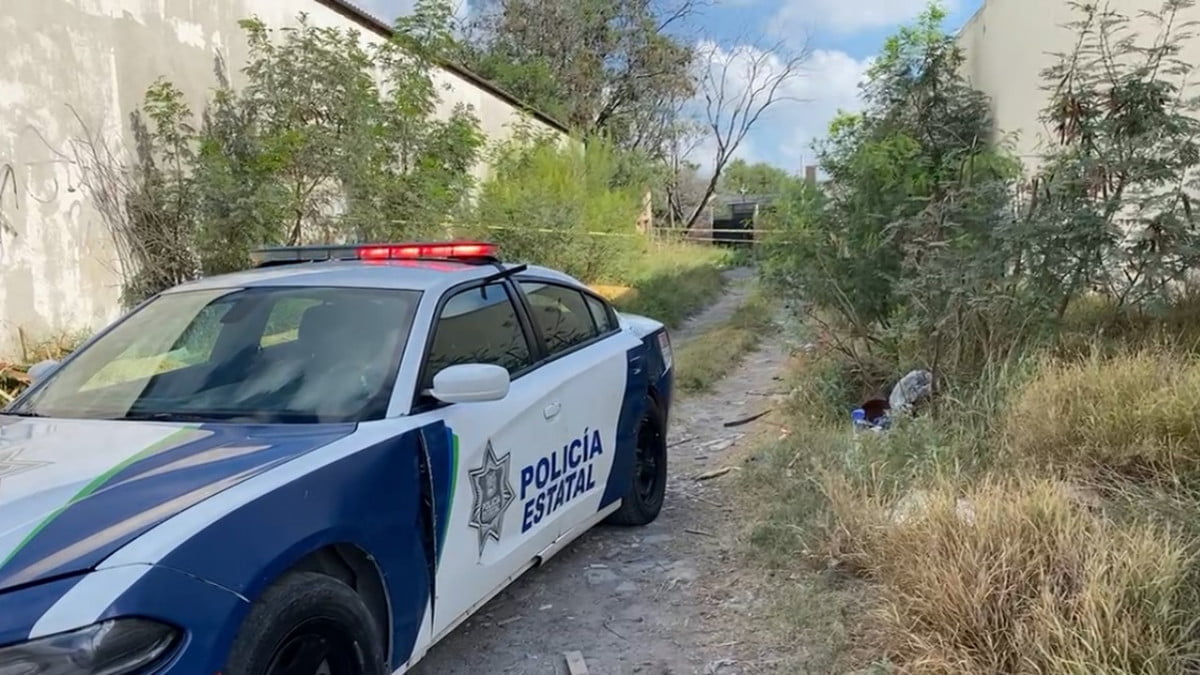 Encuentran el cuerpo de una persona sin vida envuelto en una cobija