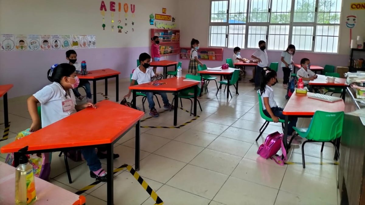 Descartan adelantar cierre de ciclo escolar por aumento de contagios de Covid-19