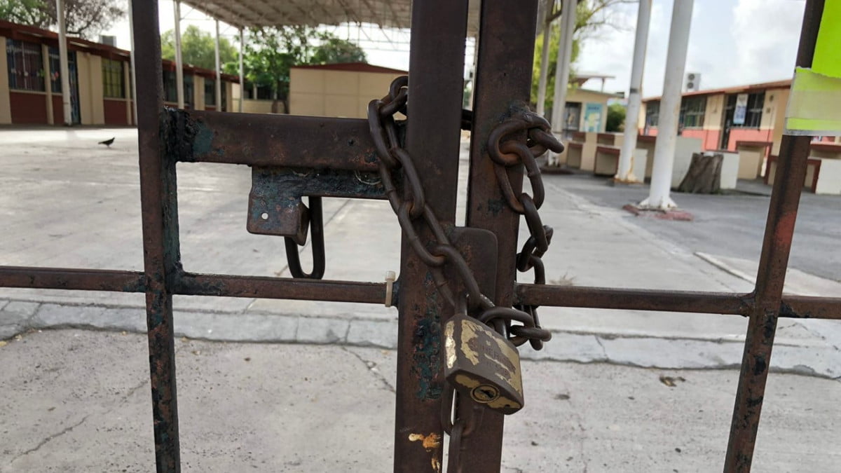 Suspenden clases por contagios de Covid-19