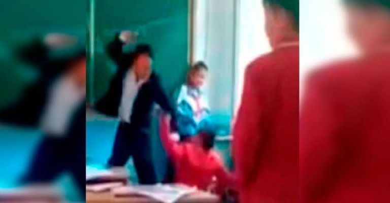 Profesor agarra a cinturonazos a estudiante por hacer bullying