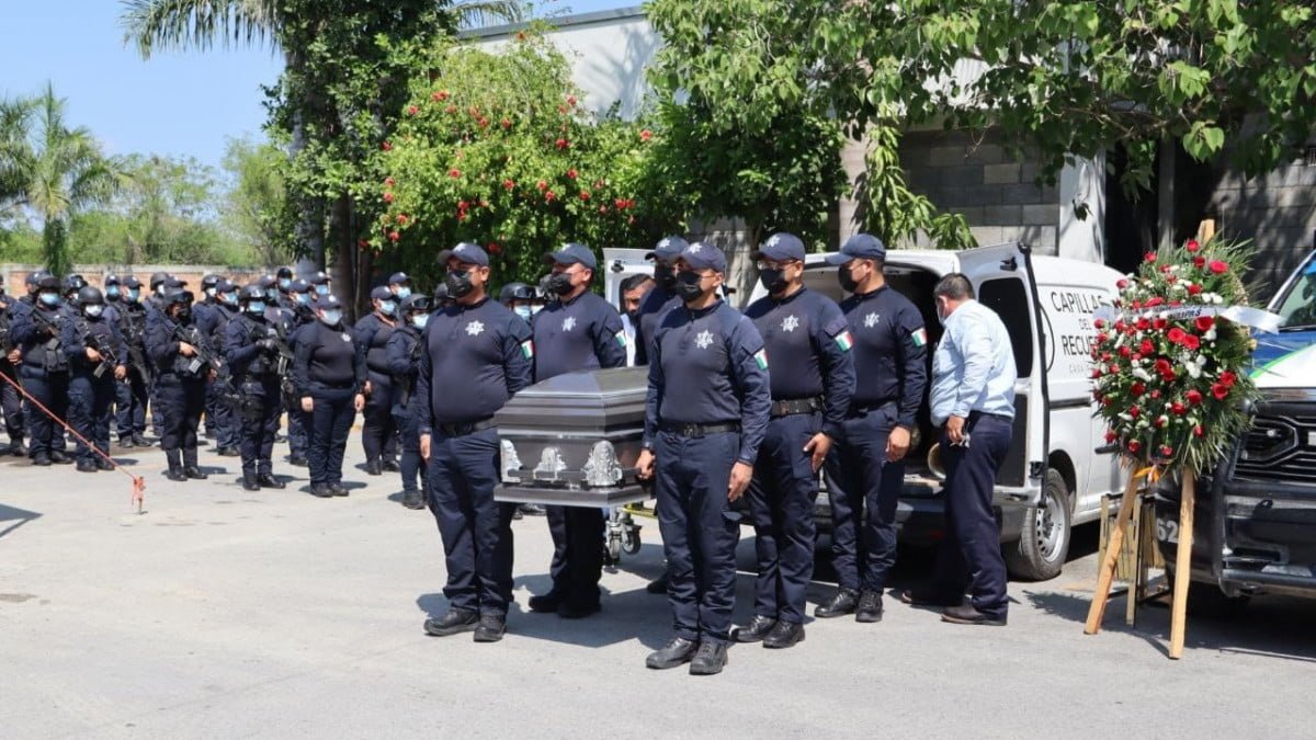 Rinden homenaje a policía caído en enfrentamiento de El Mante