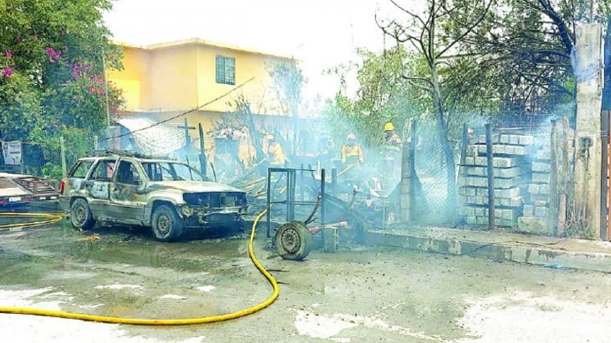 Fuego consume por completo casa de madera