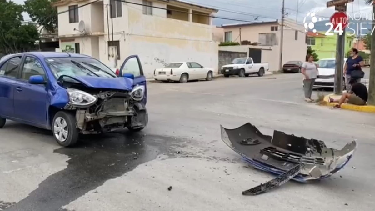 Joven resulta lesionado tras chocar contra otro vehículo