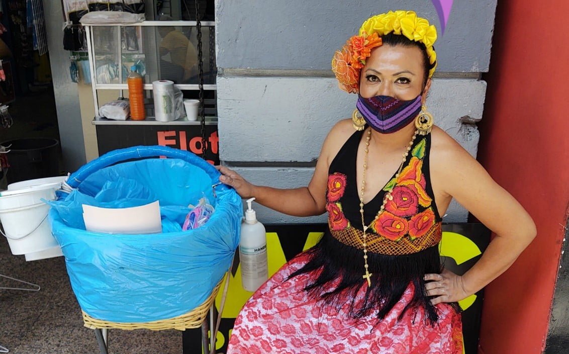 Lady Tacos: policías le quitan su canasta y ella lucha contra ellos