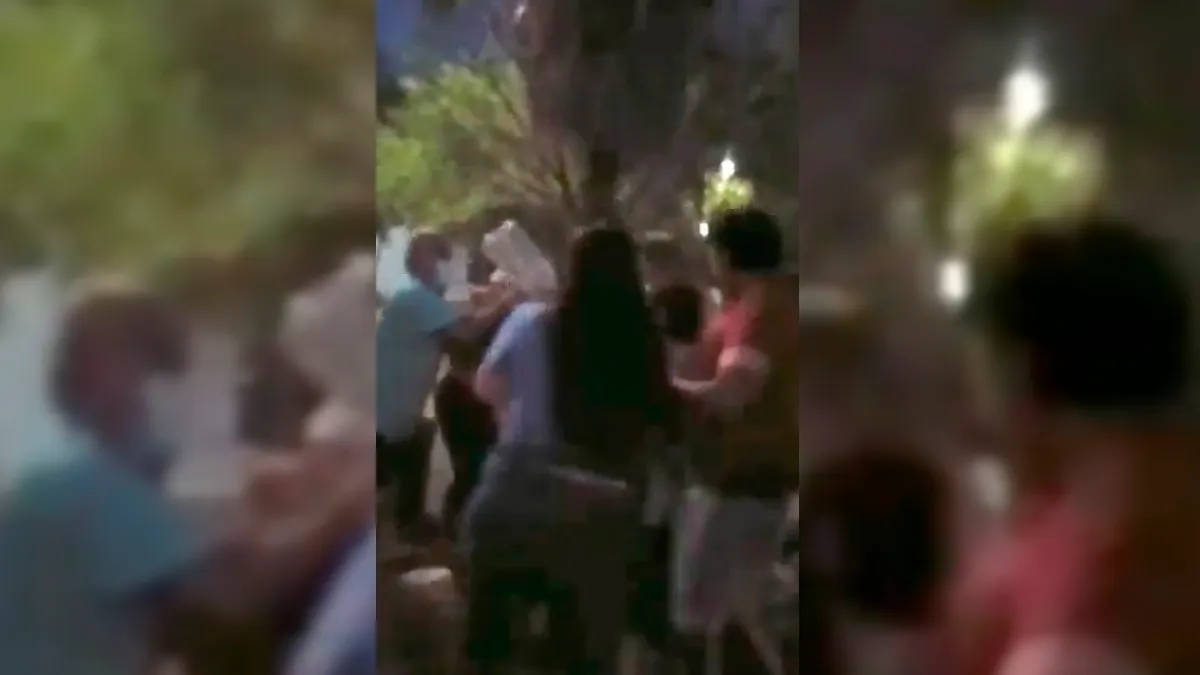 Conseguir una gota de agua provoca pelea a botellazos en Nuevo León