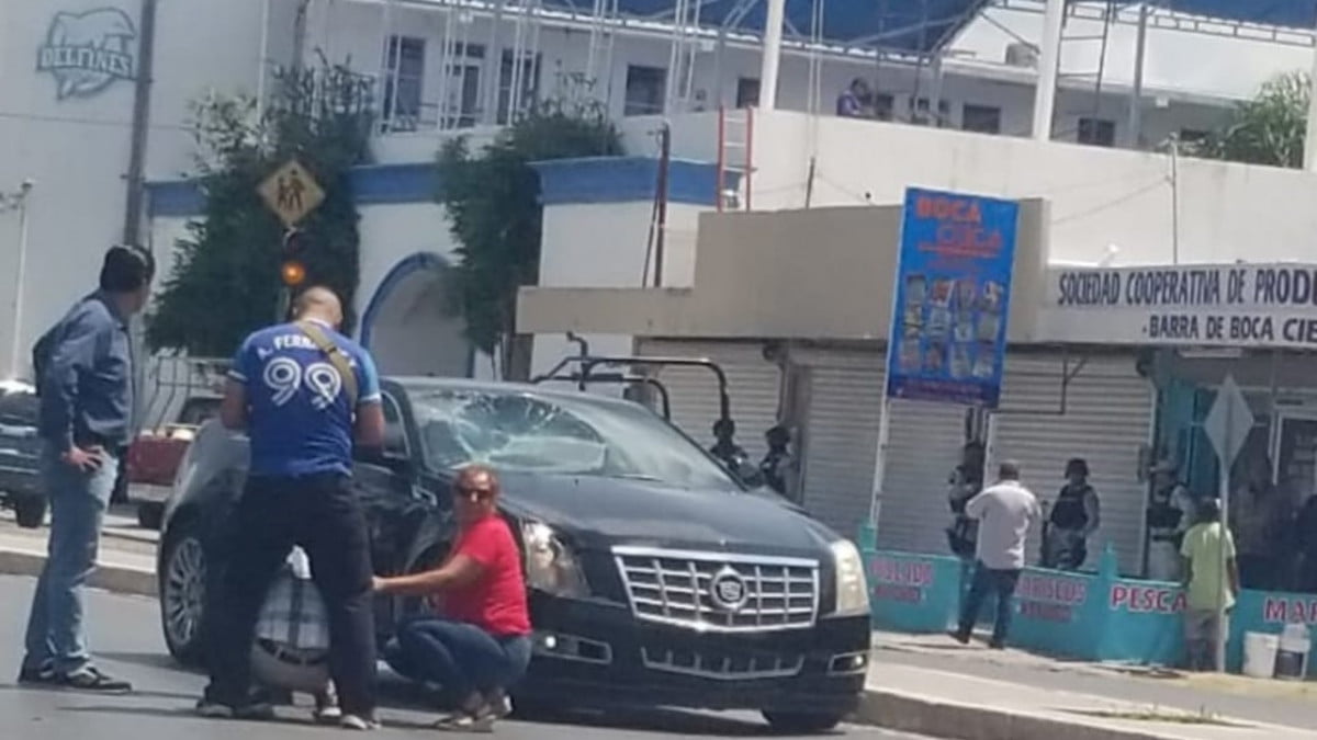 Lava carros ebrio se atraviesa en plena avenida y lo atropellan