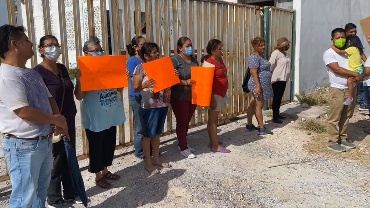 Vecinos exigen frente a Comapa mejor servicio de agua