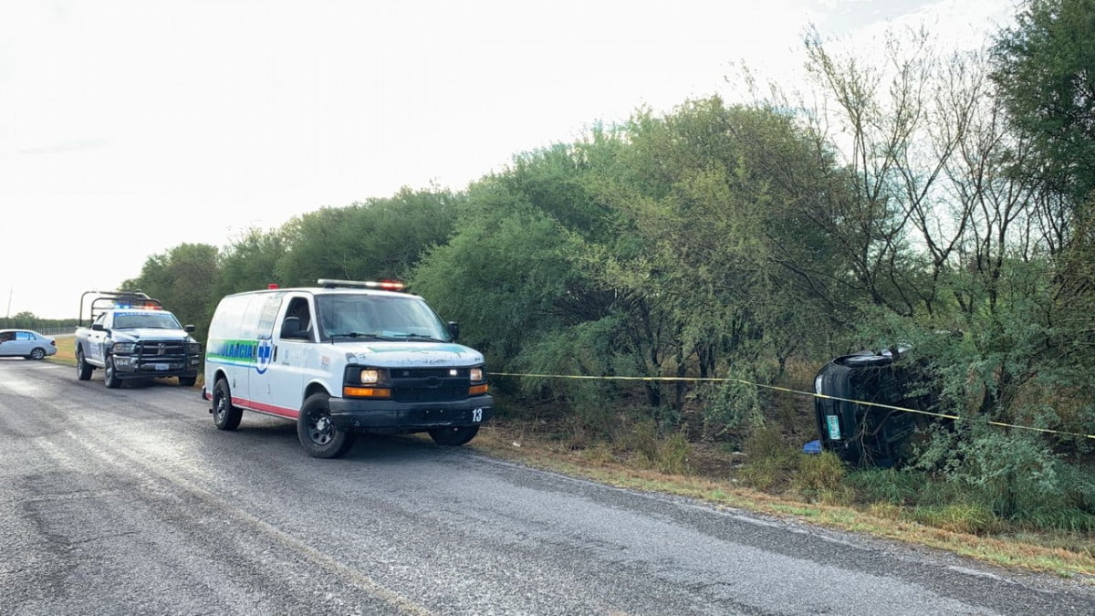 Muere tras volcar su camioneta, todo por presunta dormitada al volante