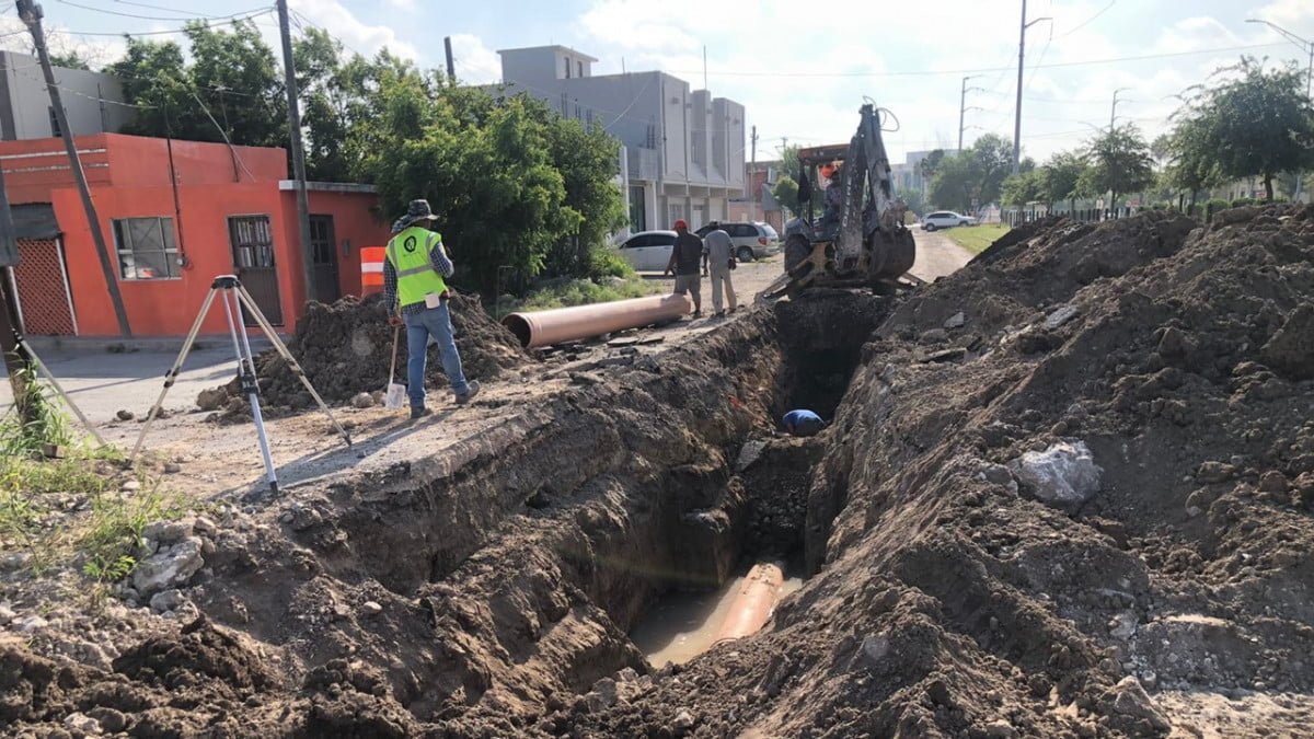 Cierran calle siete en Matamoros por trabajos en tubería de agua