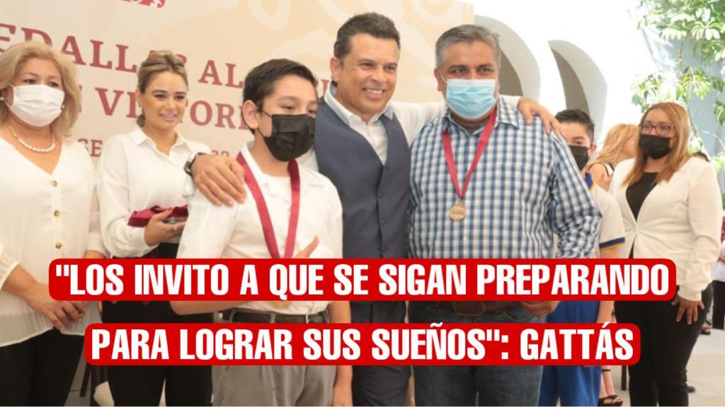 Entrega Lalo Gattás medalla al mérito académico a 337 alumnos