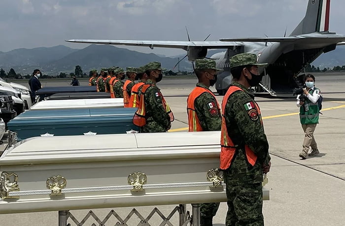 Repatrian cuerpos de 8 migrantes mexicanos muertos en tráiler de Texas