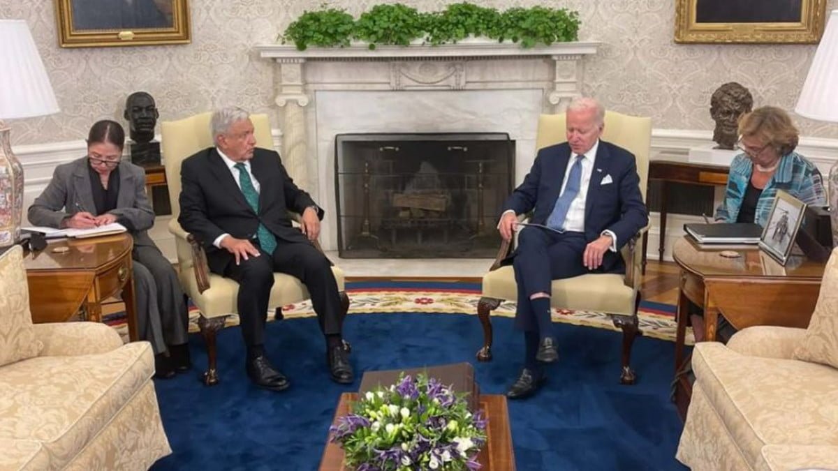 AMLO pide a Biden regularizar flujo de migrantes