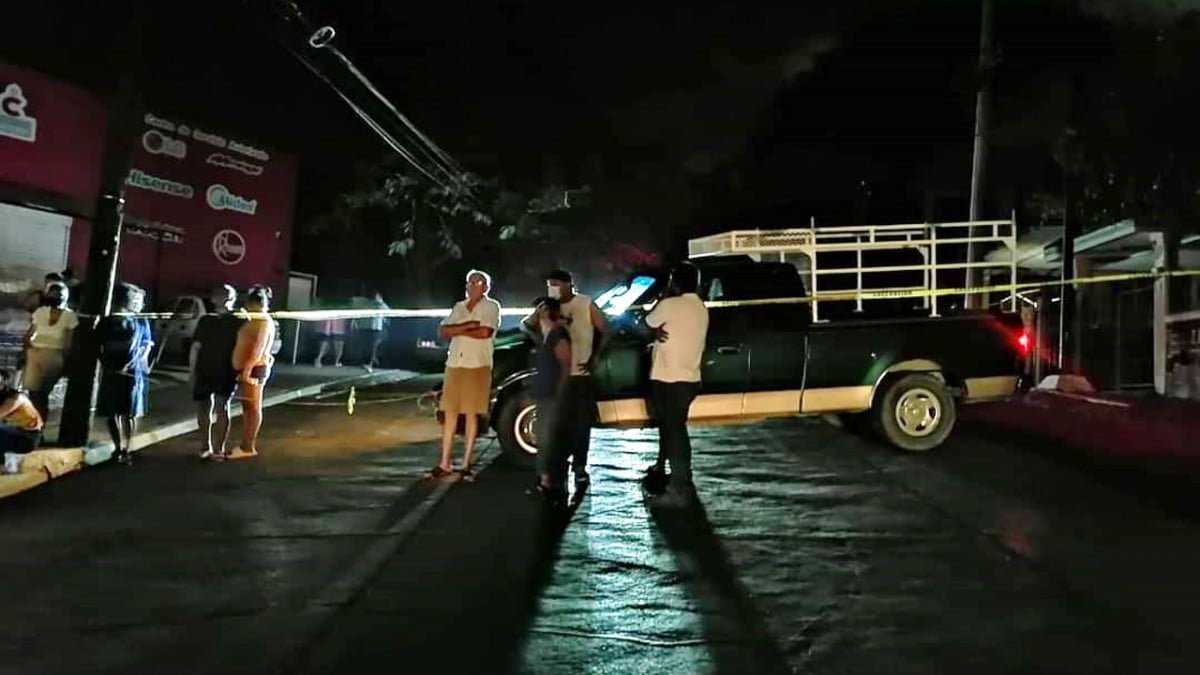 Vecinos bloquean boulevard de Tampico porque no tenían luz