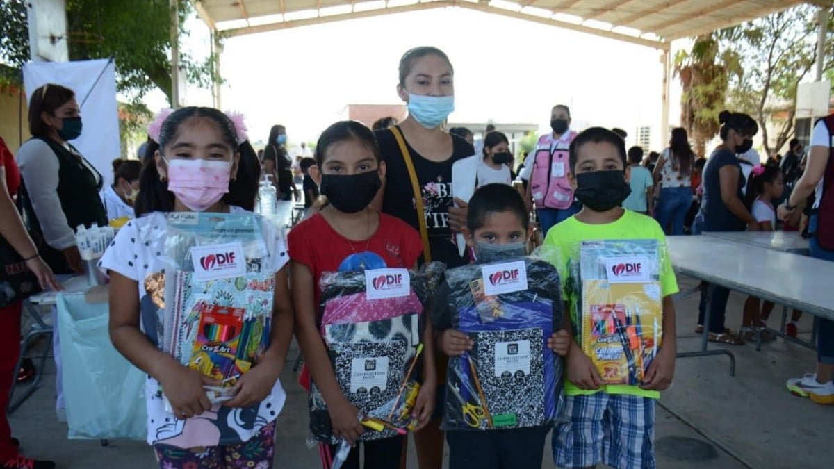 DIF de Nuevo Laredo entregó útiles escolares a estudiantes en condiciones vulnerables.