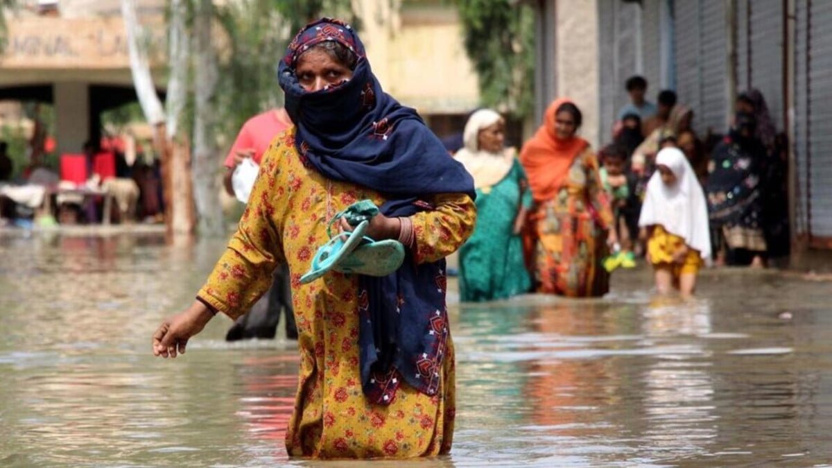 Pakistán viven fuertes inundaciones; hay más de mil muertos