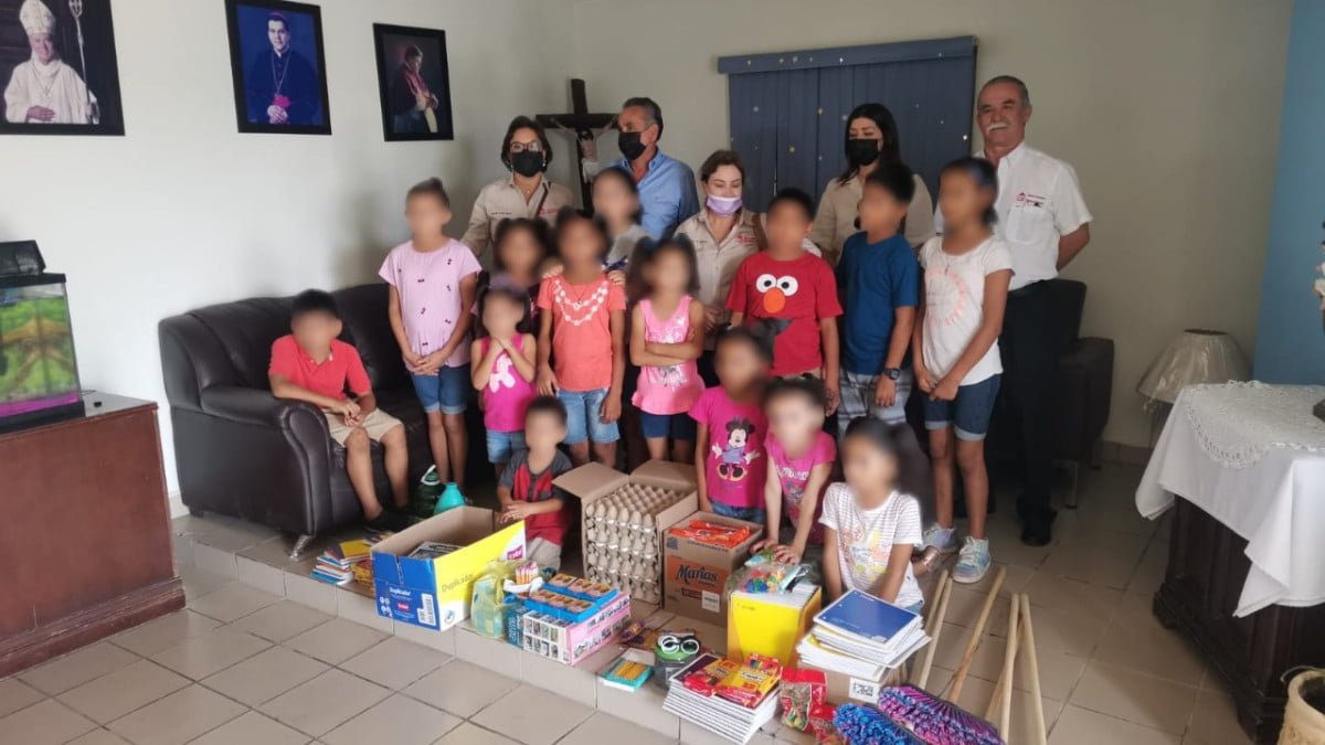 UCEN Matamoros dona útiles escolares, alimentos y productos de limpieza.