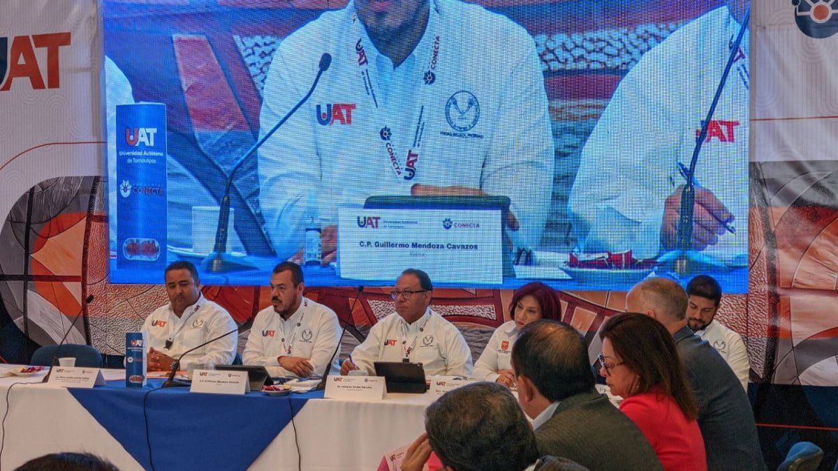 Preside Rector con sectores de Nuevo Laredo la reunión Conecta UAT