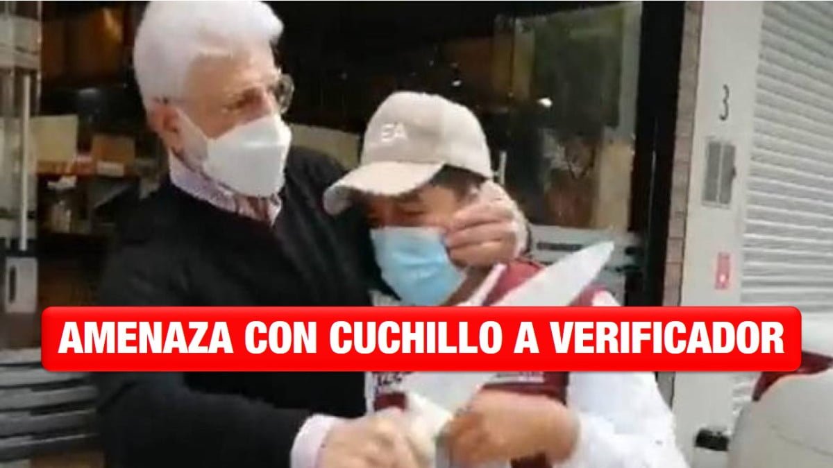 Padre de Alcalde amenaza con cuchillo a funcionario tras suspensión de su negocio en CDMX