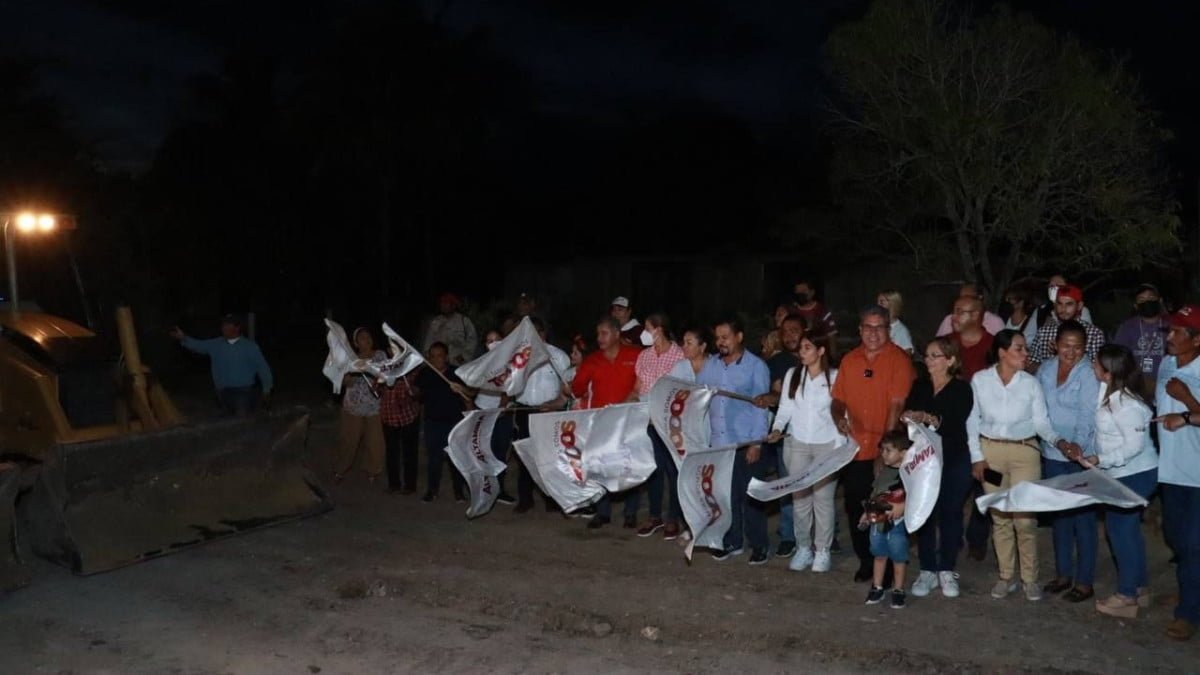 Efectúa Armando Martínez banderazo de arranque de pavimentación en ejido esteros