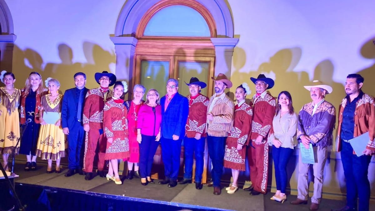 Preside Armando Martínez homenaje a Cuco Sánchez en el castillo de Chapultepec