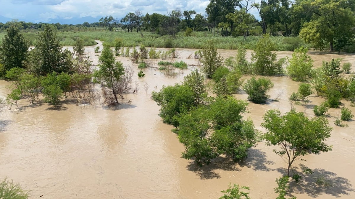 Quedan incomunicados Ejidos de Hidalgo por crecida de río