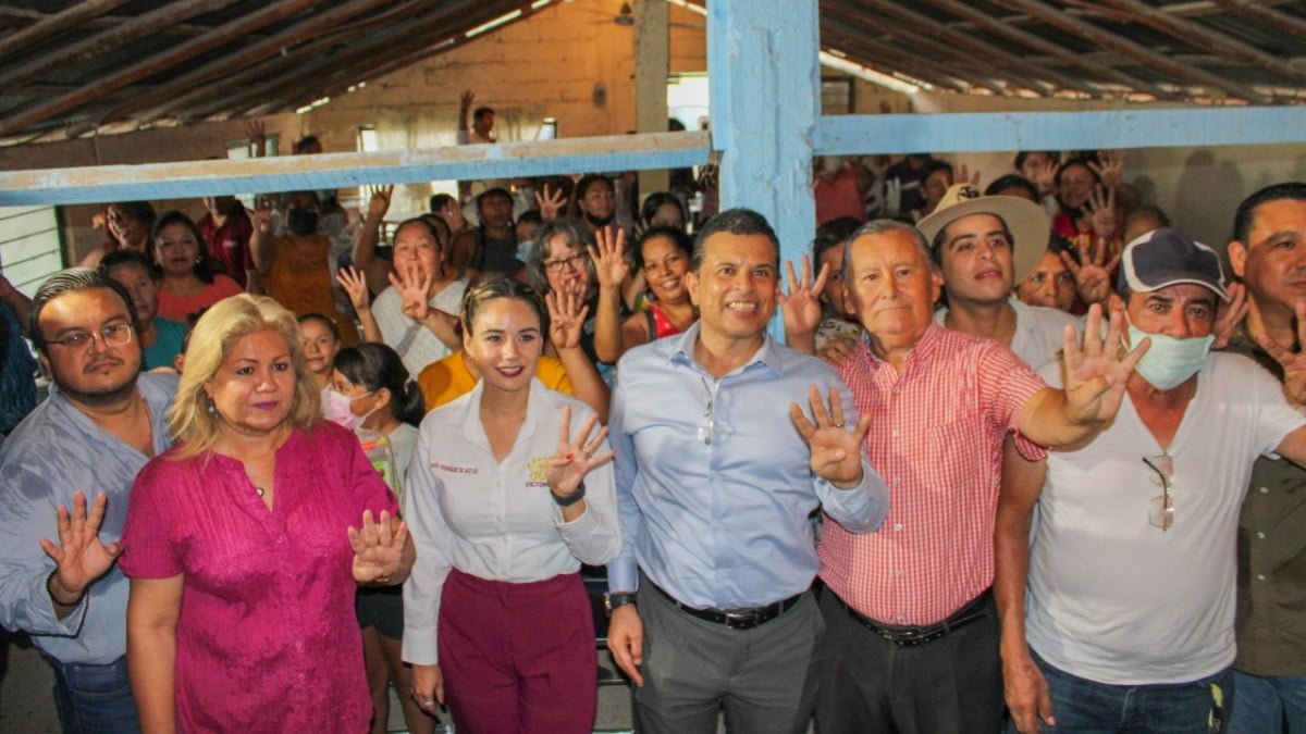 Se reúne Lalo Gattás con comités vecinales en Victoria