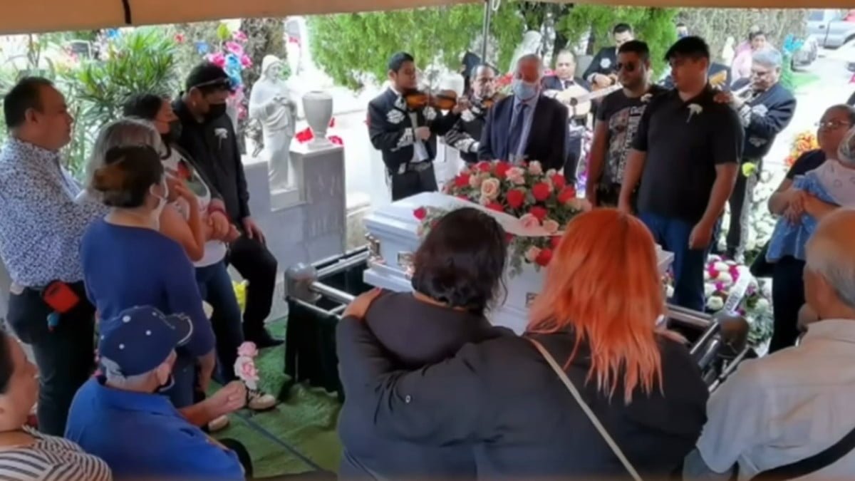 Despiden familia y amigos a menor muerta por balazo en la cabeza