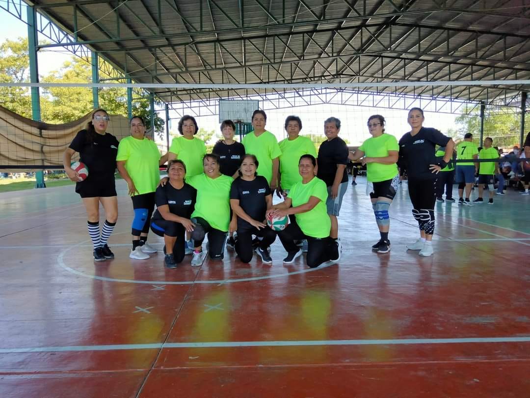 Abuelitos maderenses participan en Torneo de Cachibol en Ciudad Valles