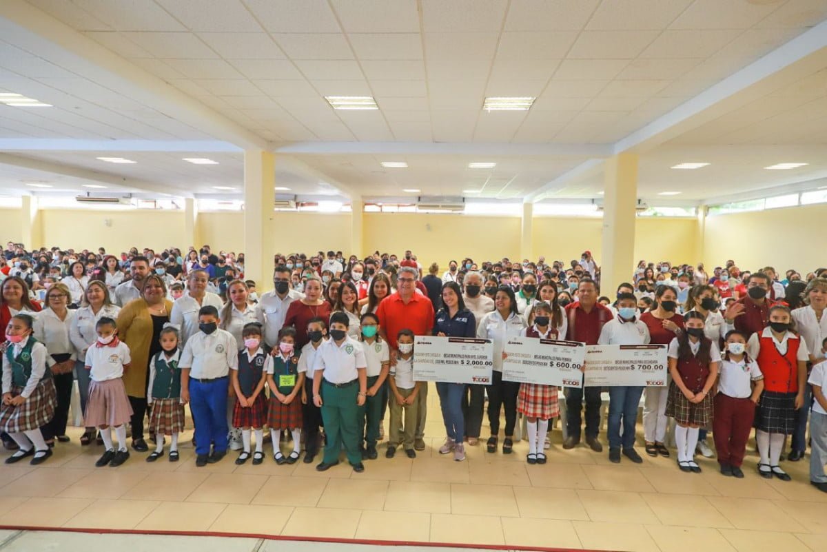 Arranca entrega de becas en Altamira