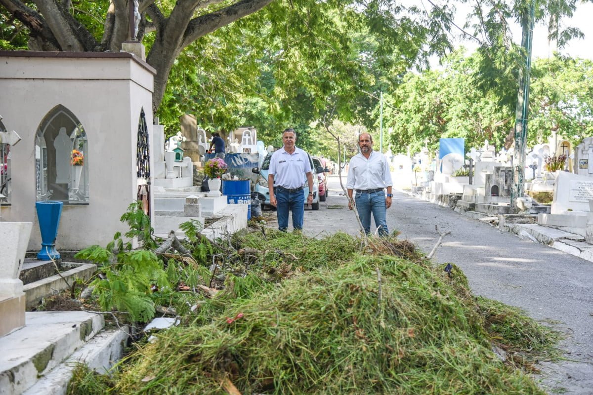 Supervisa Chucho Nader Limpieza en Panteones Municipales