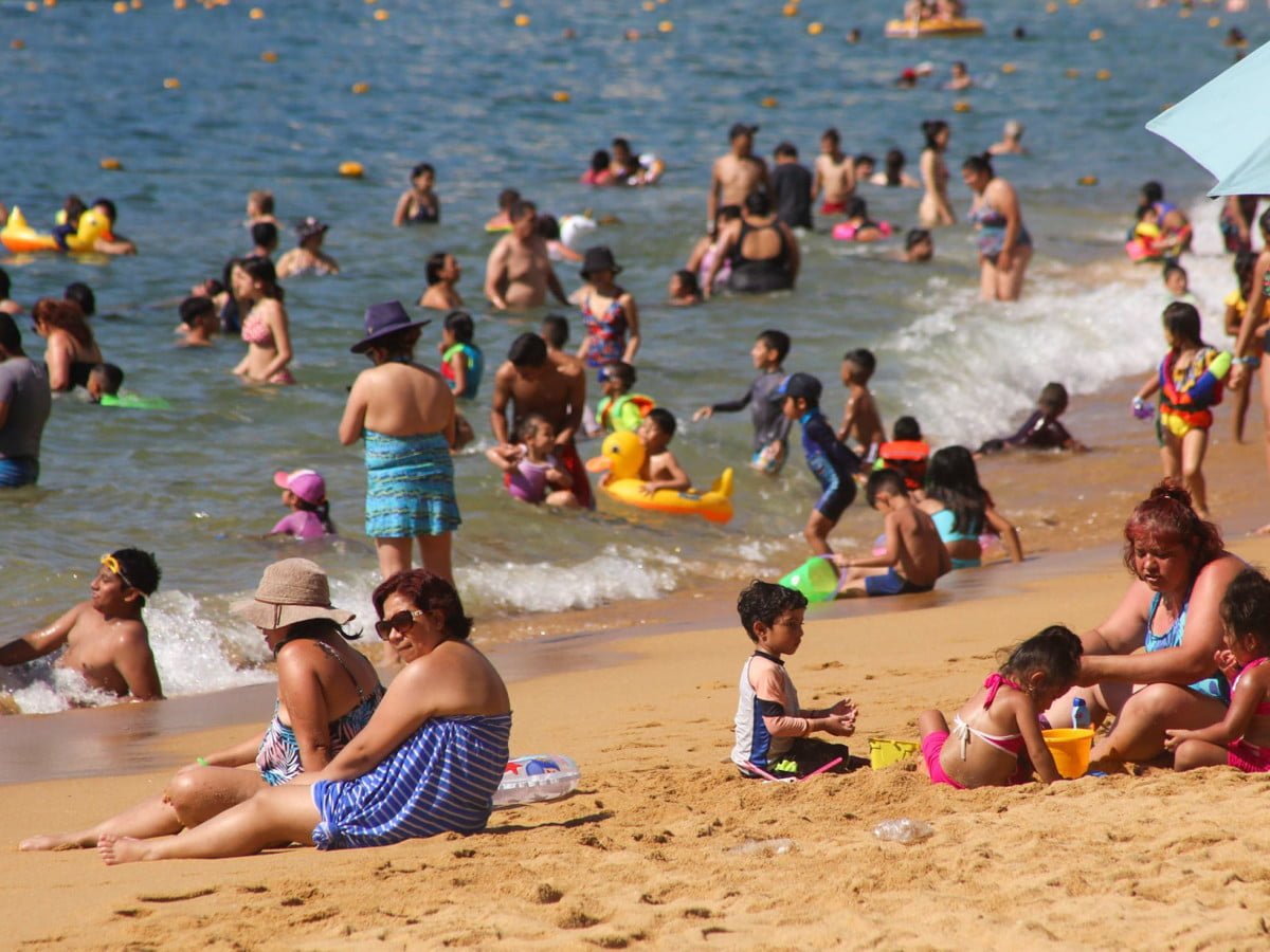 Senado aprueba 12 días de vacaciones para trabajadores a partir del primer año
