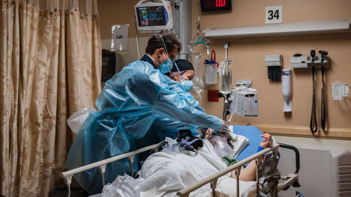 Aumentan las hospitalizaciones por Covid en EU frente a la falta de vacunación de los adultos mayores