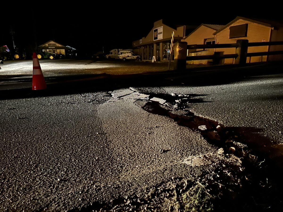 Sismo de magnitud 6.4 deja a miles sin electricidad y daños en puentes de California