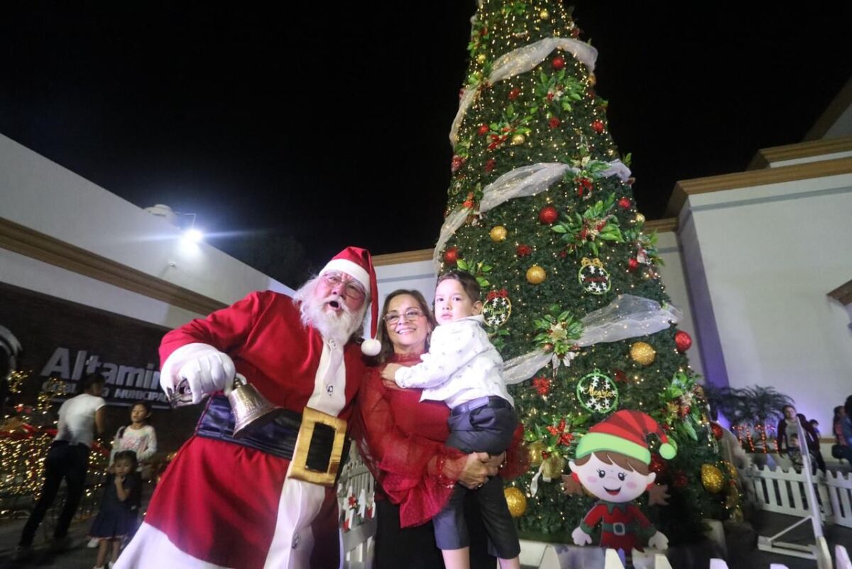 Encienden piño navideño en Altamira para dar la bienvenida a la temporada decembrina