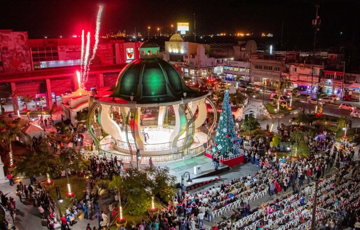 Encienden monumental Árbol Navideño en Ciudad Madero