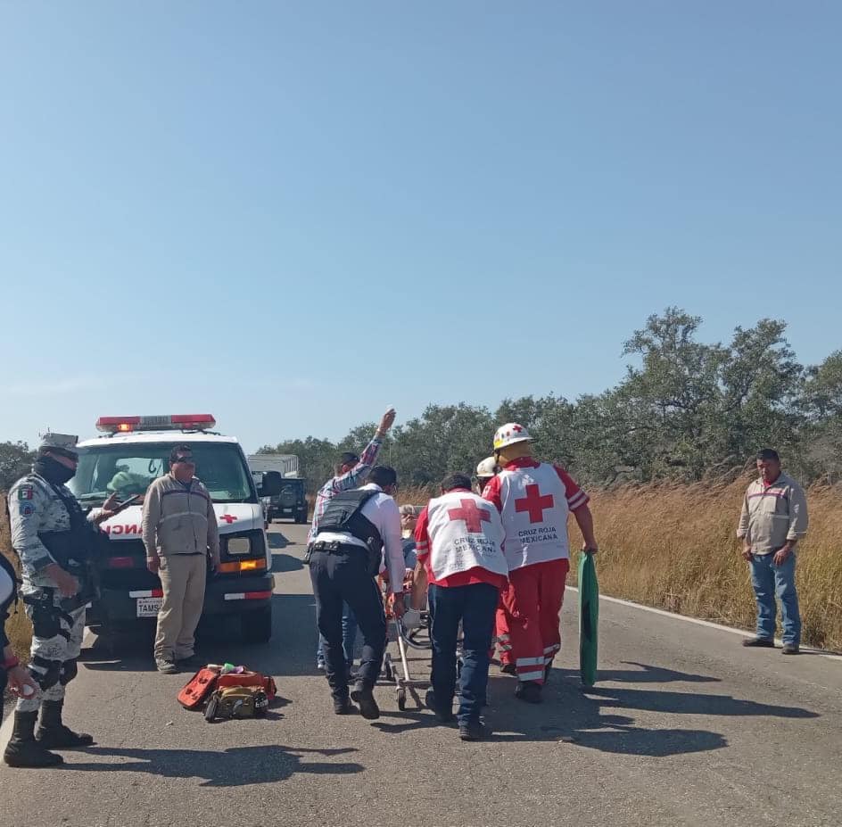 Volcadura Deja Una Persona Lesionada Y Daños Materiales - Noticias24Siete