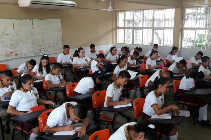 Inicia Escuela para Padres en la Sec. ETI 32 en NLD