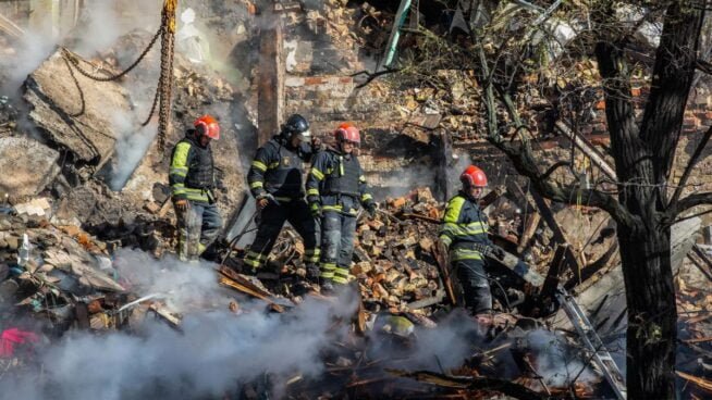 Ataques rusos en 11 regiones de Ucrania dejan al menos tres muertos