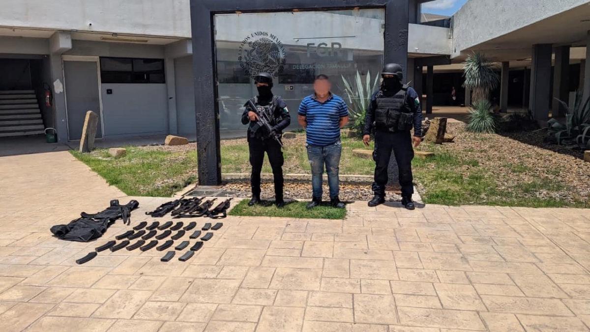 Sujeto es detenido en Reynosa con maleta llena de armamento