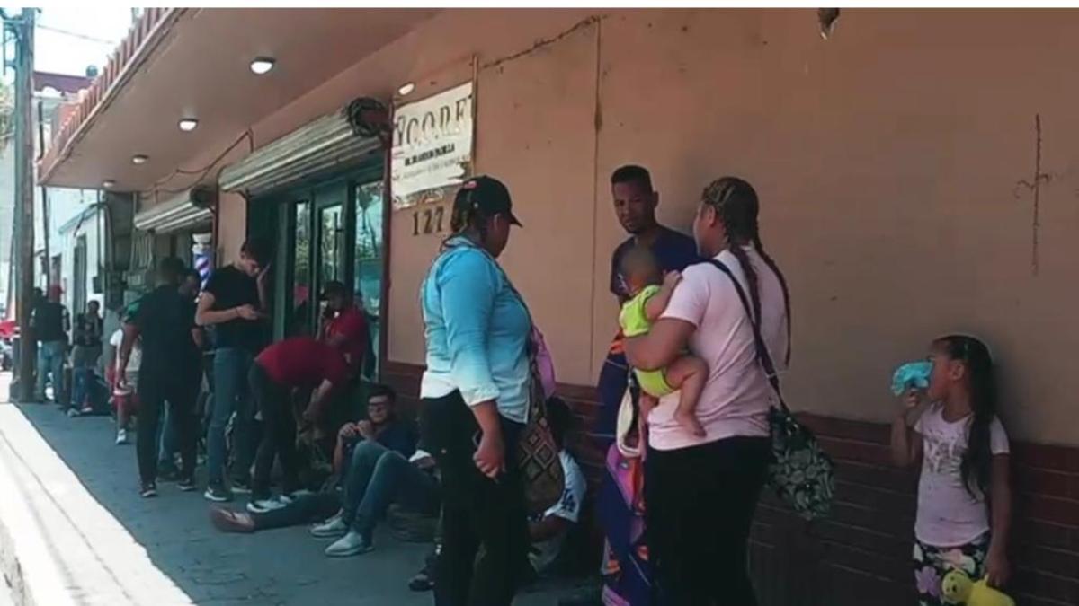 Llegan a Nuevo Laredo más de 200 migrantes buscando cruzar EU; la mayoría no tiene cita CBP ONE