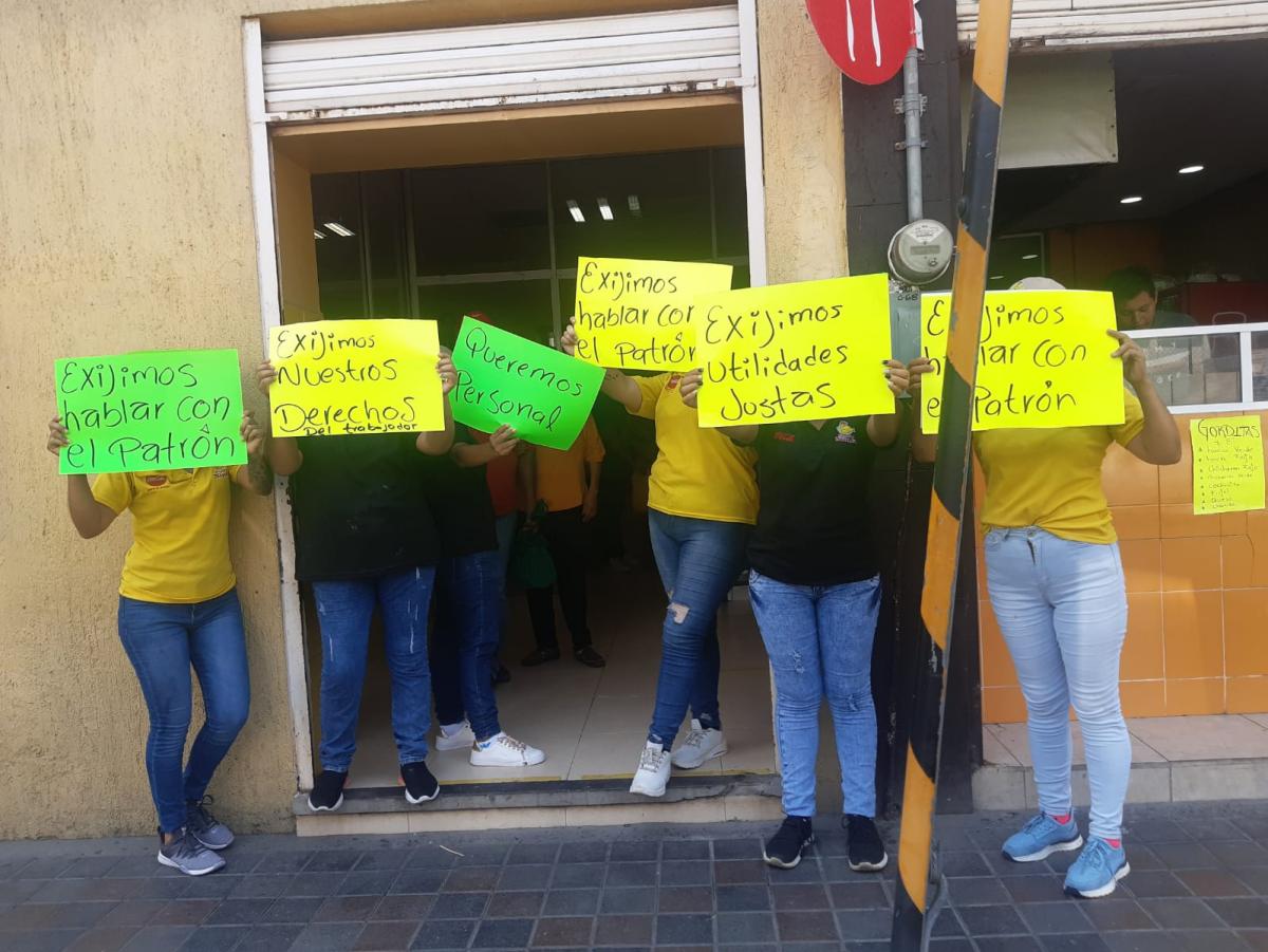 Empleados protestan para exigir el pago de utilidades