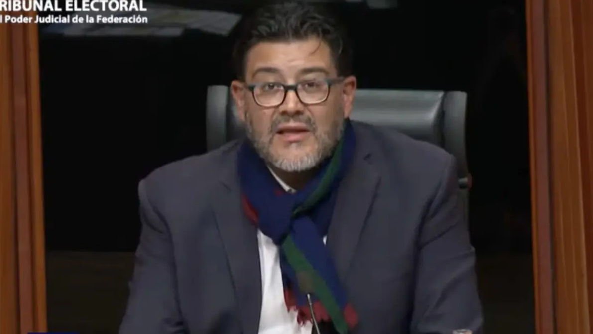 Presidente del Tribunal Electoral se niega a renunciar y huye durante receso