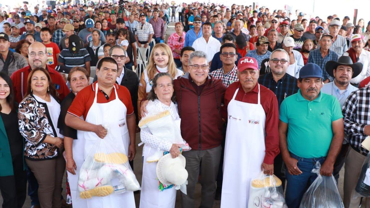 Entregan más de 930 kits de implementos a pescadores