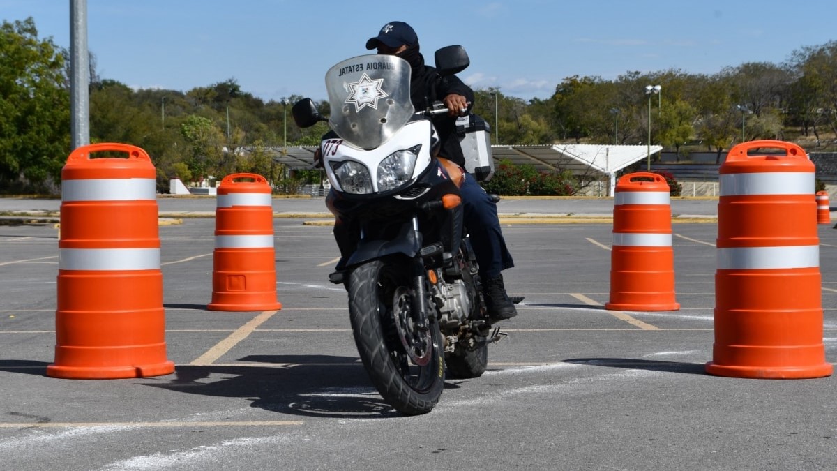 Capacita SSPT a elementos de la Guardia Estatal en manejo de motocicletas