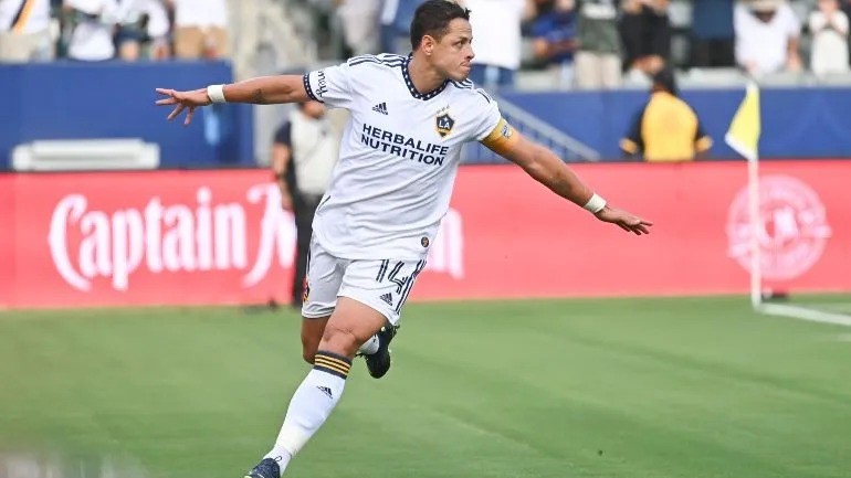 Javier Hernández dejó entrever que volverá a la Liga MX y que jugará en «la mejor ciudad de México»